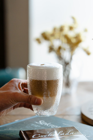 VIALLI  DESIGN 2 szklanki ALESSIA termiczne kawy latte herbaty soków napojów 350 ml