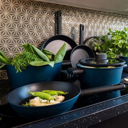 Ambition brytfanna Azzurro 6 l z powłoką nieprzywierającą na indukcję gaz do piekarnika z aromatyzerem 32 cm