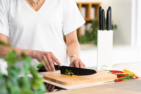 Vialli Design zestaw 5 noży kuchennych czarnych ze stali nierdzewnej w białym bloku oraz rękawica kuchenna do piekarnika 