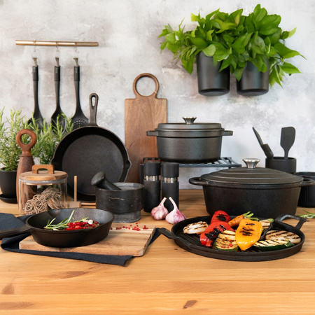 Ambition brytfanna żeliwna Iron  3,7 l  na indukcję gaz do piekarnika z pokrywą  28 cm