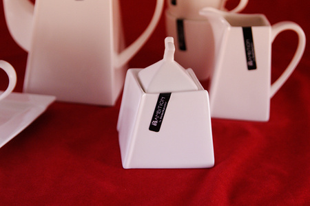 Ambition porcelana Kubiko biała serwis do kawy herbaty nowoczesny kwadratowy zestaw 17 elementów dla 6 osób