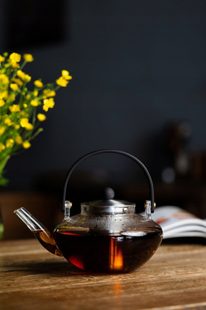 Vialli design zaparzacz Eva ze złotym sitkiem dzbanek imbryk w stylu japońskim do herbaty ziół 0,8 l