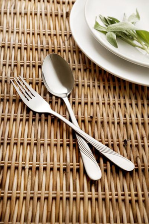 Sztućce Amefa Felicia 1 widelec stołowy obiadowy nierdzewny klasyczny z wzorem fali do gastronomii baru bez niklu 18/0
